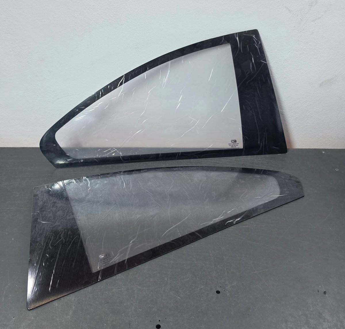 BMW E46 Rear Quarter Polycarbonate Windows.
Oem curvature, lightweight, durable.